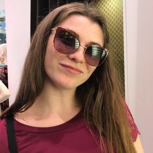 Meet your Posher, Leah